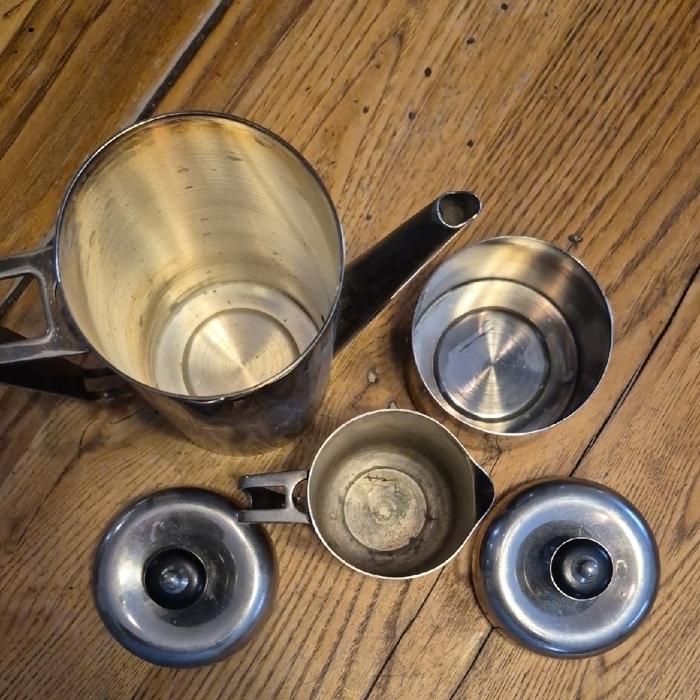 Elegant Silver Tea Set - Picture 3 of 4